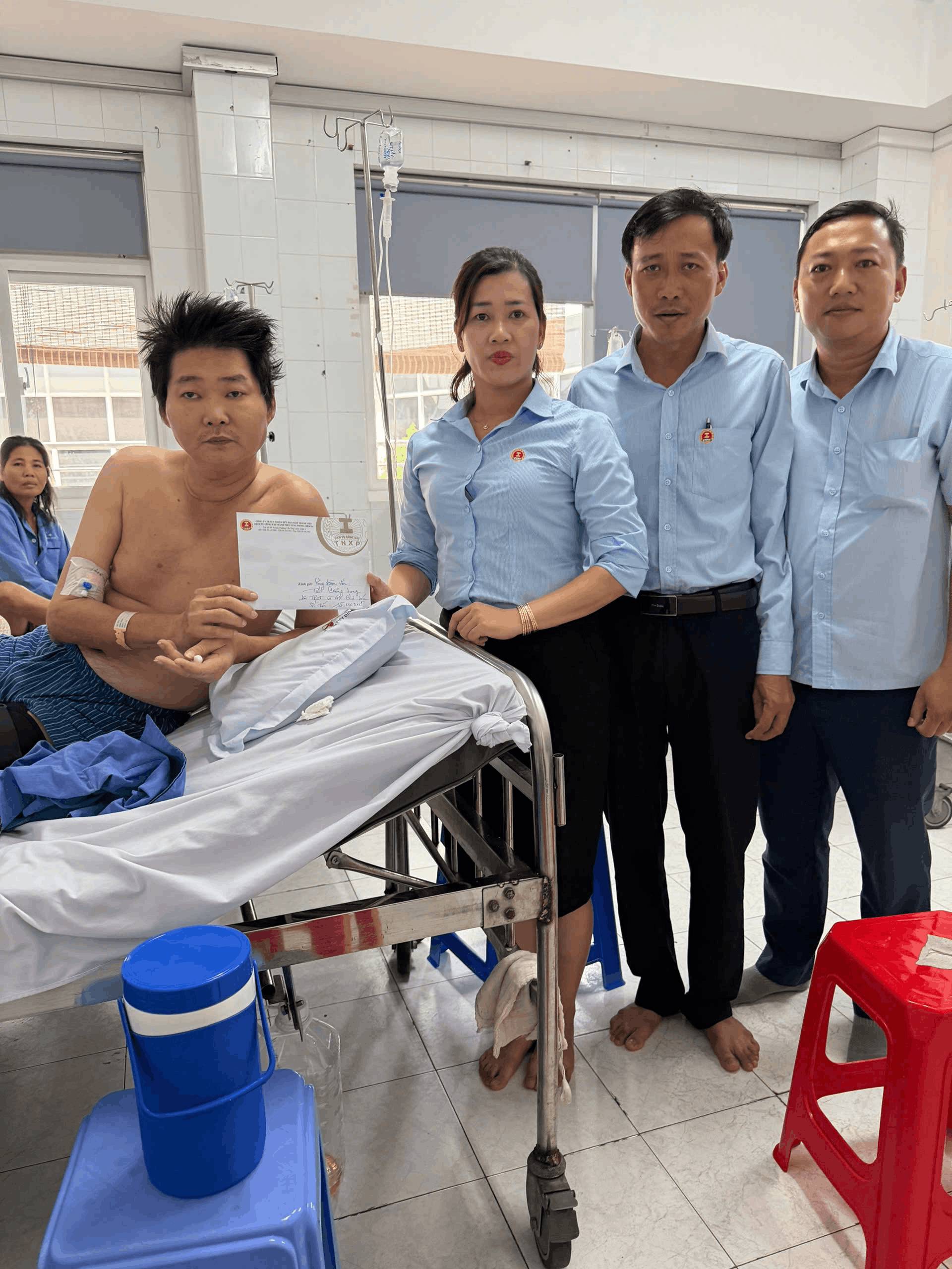 Thăm hỏi, hỗ trợ công đoàn viên Tiết Cương Long mắc bệnh hiểm nghèo