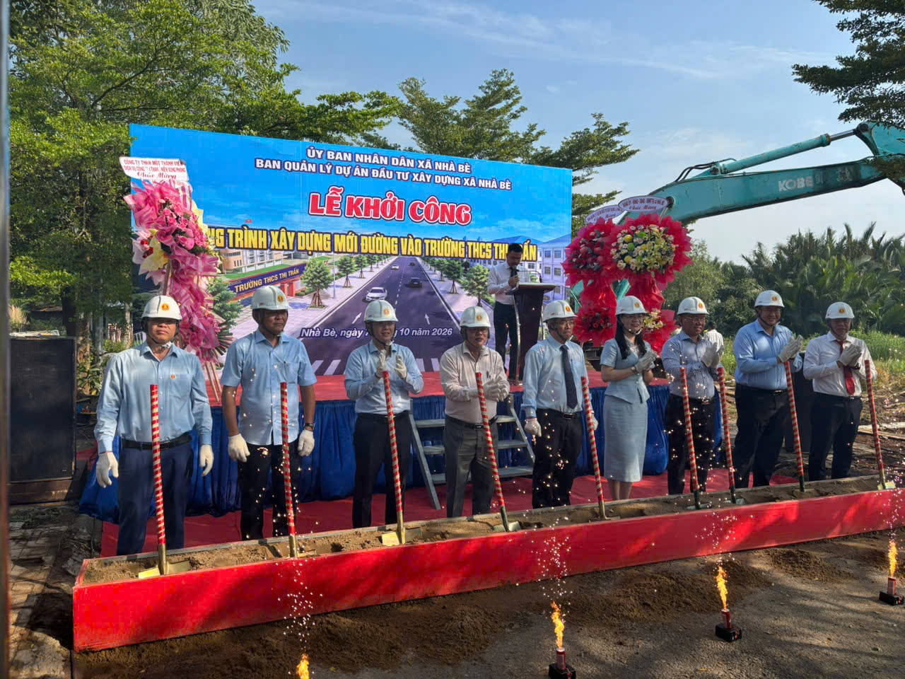 KHỞI CÔNG CÔNG TRÌNH XÂY DỰNG MỚI  ĐƯỜNG VÀO TRƯỜNG THCS THỊ TRẤN, XÃ NHÀ BÈ