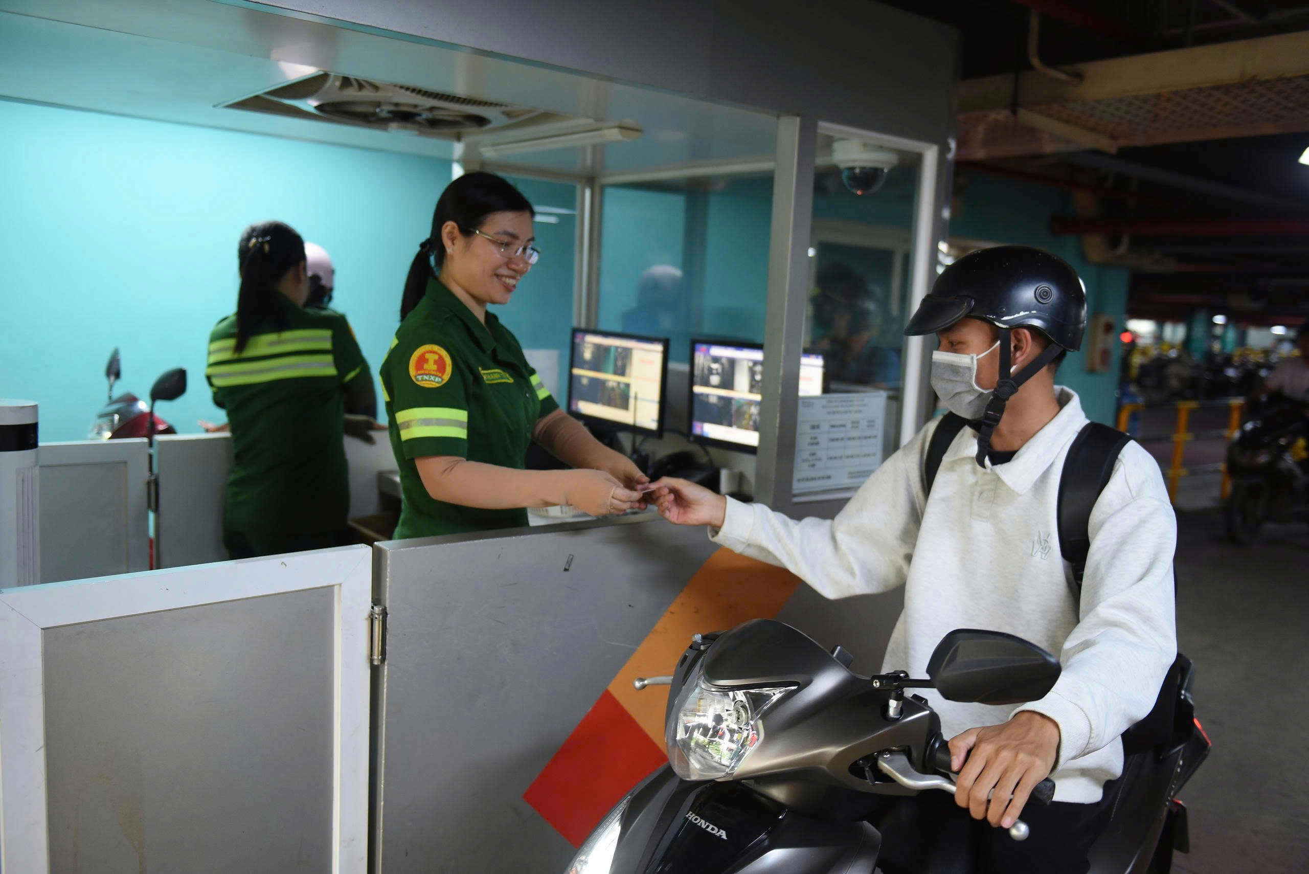 Hoạt động cung ứng dịch vụ giữ xe đúng giá